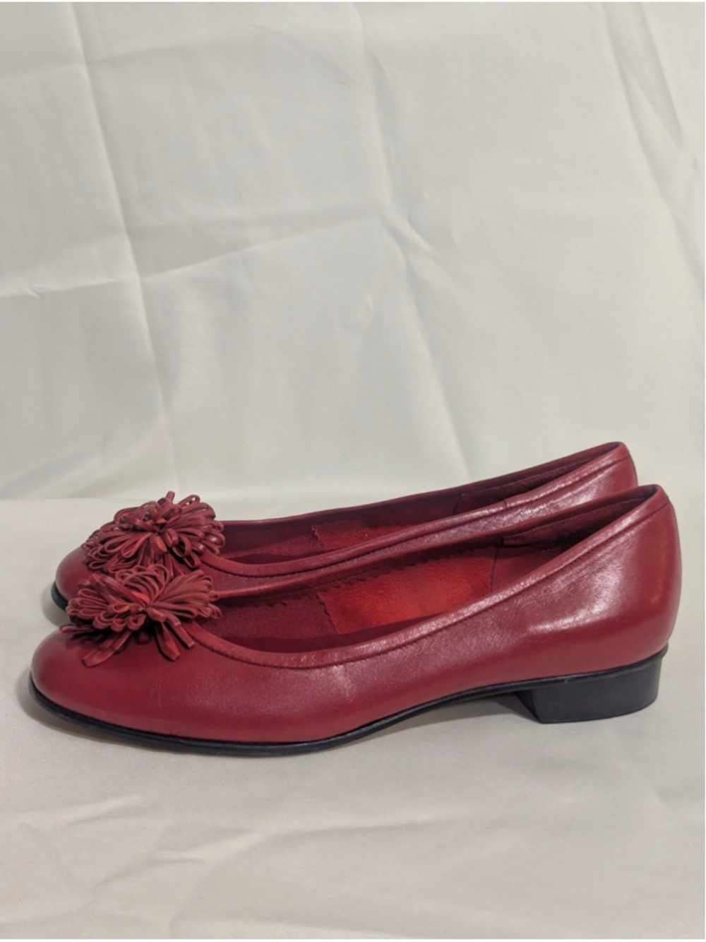 Etienne Aigner Vintage Pom Pom Dark Red Red Leather Flats Size 6.5 - Picture 4 of 12